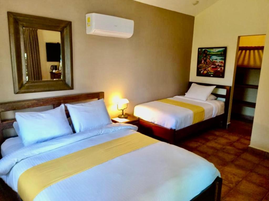 Seagull Cove Resort Бока-Чика Экстерьер фото