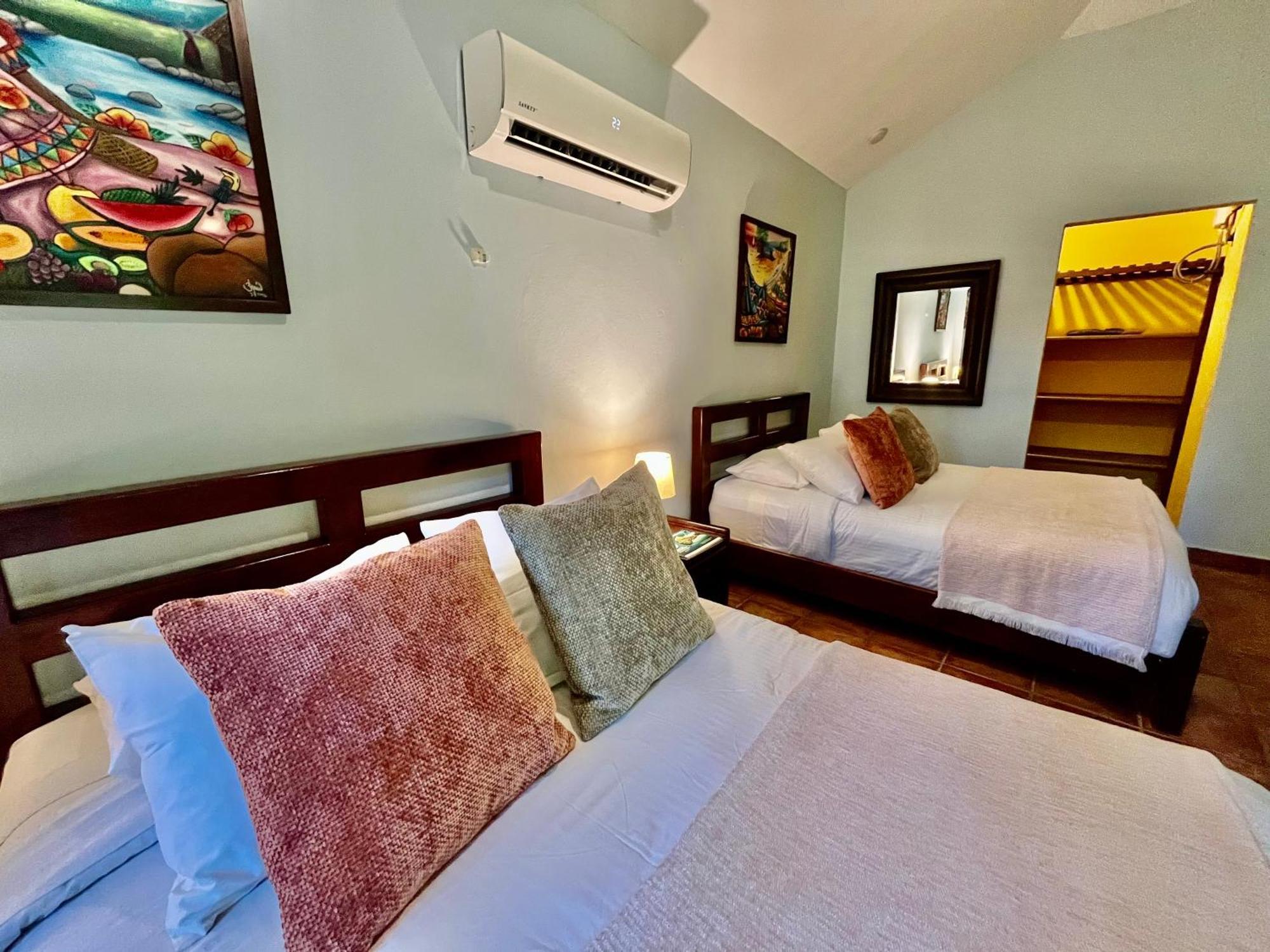 Seagull Cove Resort Бока-Чика Экстерьер фото